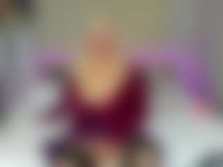 Live cam show with HellaFabel - Middle Aged on chickslive.net
