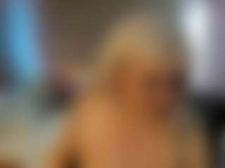 Live cam show with HellaFabel - Granny on AdultVida.com