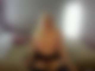 HellaFabel MILF webcam performer live streaming