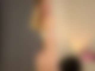 Live cam show with Annie - Joi on Stripli.com