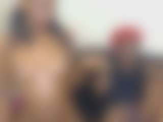 Live cam show with miah and bee - Lesbian on AdultVida.com