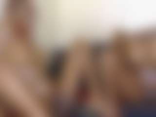 miah and bee's Live Sex Cam Show