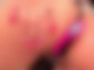 Live cam show with Mila Grace - Striptease on liverealitysex.com