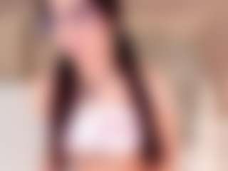 Live cam show with Mila Grace - Average on TeamSkeetLive