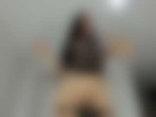 Live cam show with Bella - Big Tits on livesuperchat.net