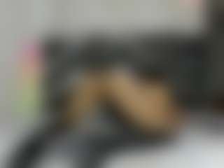 Live cam show with Bella - Colombia on CamClone