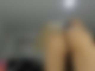 Live cam show with Bella - Black Hair on Camsoda