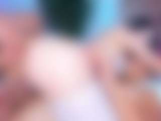 Live cam show with kylie-model - Green Eyes on Mixed Magazine Live
