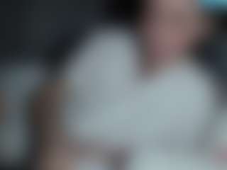 petite-danielle MILF webcam performer live streaming