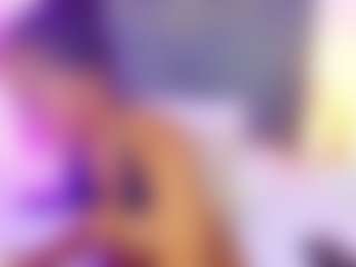 Live cam show with AlisonTravis - Public on Soda Cam