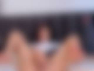 Live cam show with CristalFoxy - Striptease on livesuperchat.net