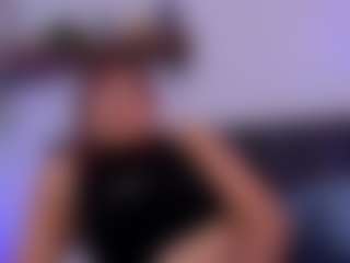 Live cam show with CristalFoxy - Cute on livesuperchat.net