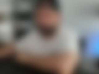 Live cam show with Dravenpeak - Muscular on Milfs Live