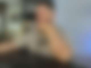 Live cam show with Dravenpeak - Black Hair on madthumbs