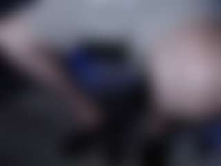 Live cam show with Dravenpeak - Bedroom on madthumbs