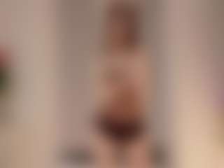 Live cam show with FrancineBritnell - Cock Rating on UwU Esports