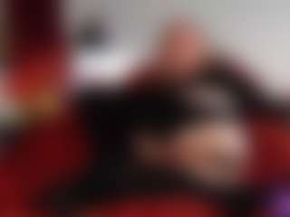 Live cam show with JonnieHagard - Lean on Dare Cams