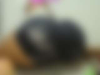 Live cam show with Naomylynch - Brown Eyes Black on Cam Slut
