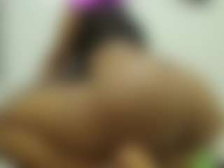 Show en direct avec Naomylynch - Ebony sur Camsoda