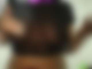 Live cam show with Naomylynch - Big Tits Small Tits on liverealitysex.com