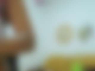 Live cam show with Naomylynch - Black Lush on CamClone