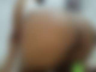 Live cam show with Naomylynch - Redbone on sexylive.show