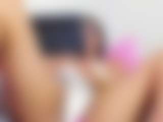 Live cam show with Katemoos - Facial on Camsoda