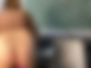 Live cam show with Miley-and-Michael - Average on sexylivex.com