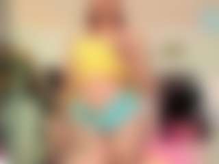 Live cam show with Candy-gabyss - Black Hair on Camsoda