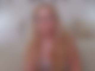 Live cam show with MissBlondy - Sexydance on instabang