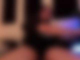 Live cam show with Eloncoxx01 - Smoking on madthumbs