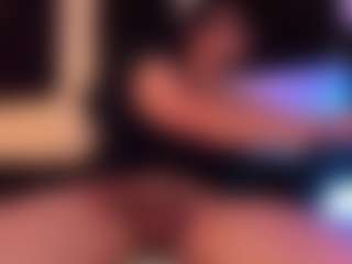 Live cam show with Eloncoxx01 - Tease on Camsoda