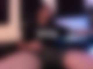 Live cam show with Eloncoxx01 - Smoking on Camsoda
