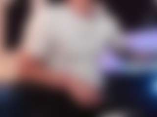 Live cam show with Eloncoxx01 - Smoking on Camiplay Live