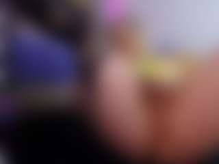 Live cam show with Ashleyparkerr - Dutch on Dolls Live