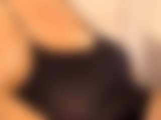 Live cam show with SweetLexyy - Middle Aged on MyBangCams