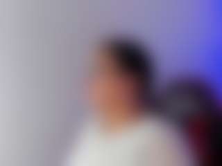 Live cam show with susan-moore29 - Petite on Dolls Live