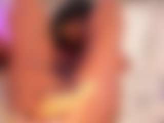 Live cam show with Dakota Wangi - Average on Milfs Live