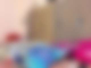 Live cam show with Karol - Petite MILF on Camsoda