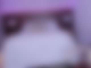 Live cam show with Megann-Williamss - Body Massage on livesuperchat.net