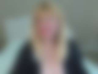 Live cam show with EmmaEllison - Granny on Gym Cam Girls