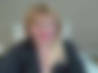 Live cam show with EmmaEllison - Granny on Hubzter Live
