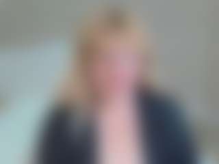 Live cam show with EmmaEllison - Mature on CamwithHer