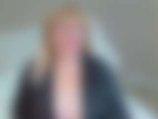 Live cam show with EmmaEllison - Hairy Pussy on Fling VIP Chat