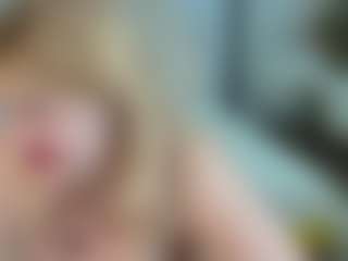 Live cam show with EmmaEllison - Mature on Camsoda