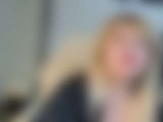 Live cam show with EmmaEllison - Granny Blonde Hair on TastyBlacksLive
