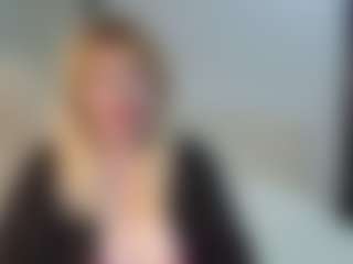 Live cam show with EmmaEllison - Strapon on TeamSkeetLive
