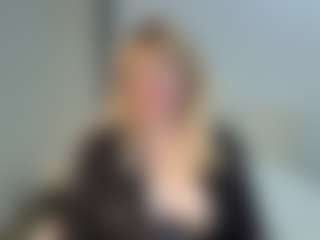 EmmaEllison's Live Sex Cam Show