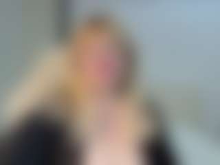 Live cam show with EmmaEllison - Mature on TeamSkeetLive