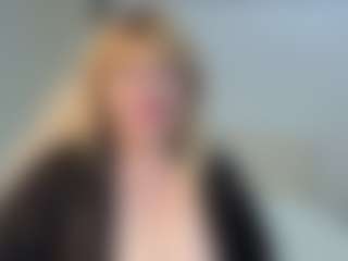 Live cam show with EmmaEllison - Granny MILF on Soda Cam